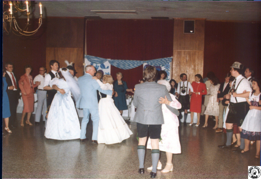 1982 05 01 07 Steve & Heidi's wedding.jpg